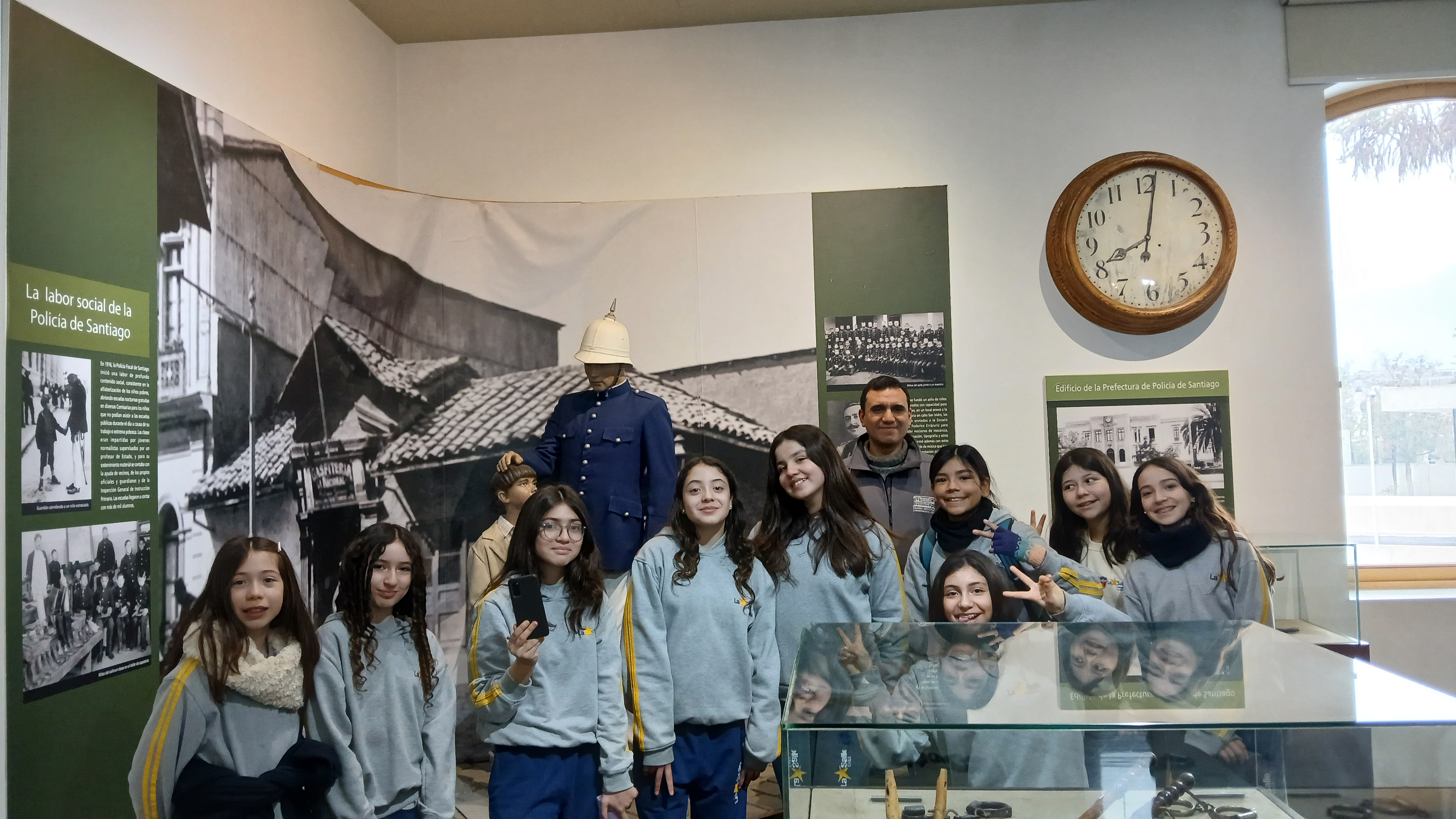 NUESTROS SEXTOS BÁSICOS VISITARON EL MUSEO HISTÓRICO DE CARABINEROS DE CHILE