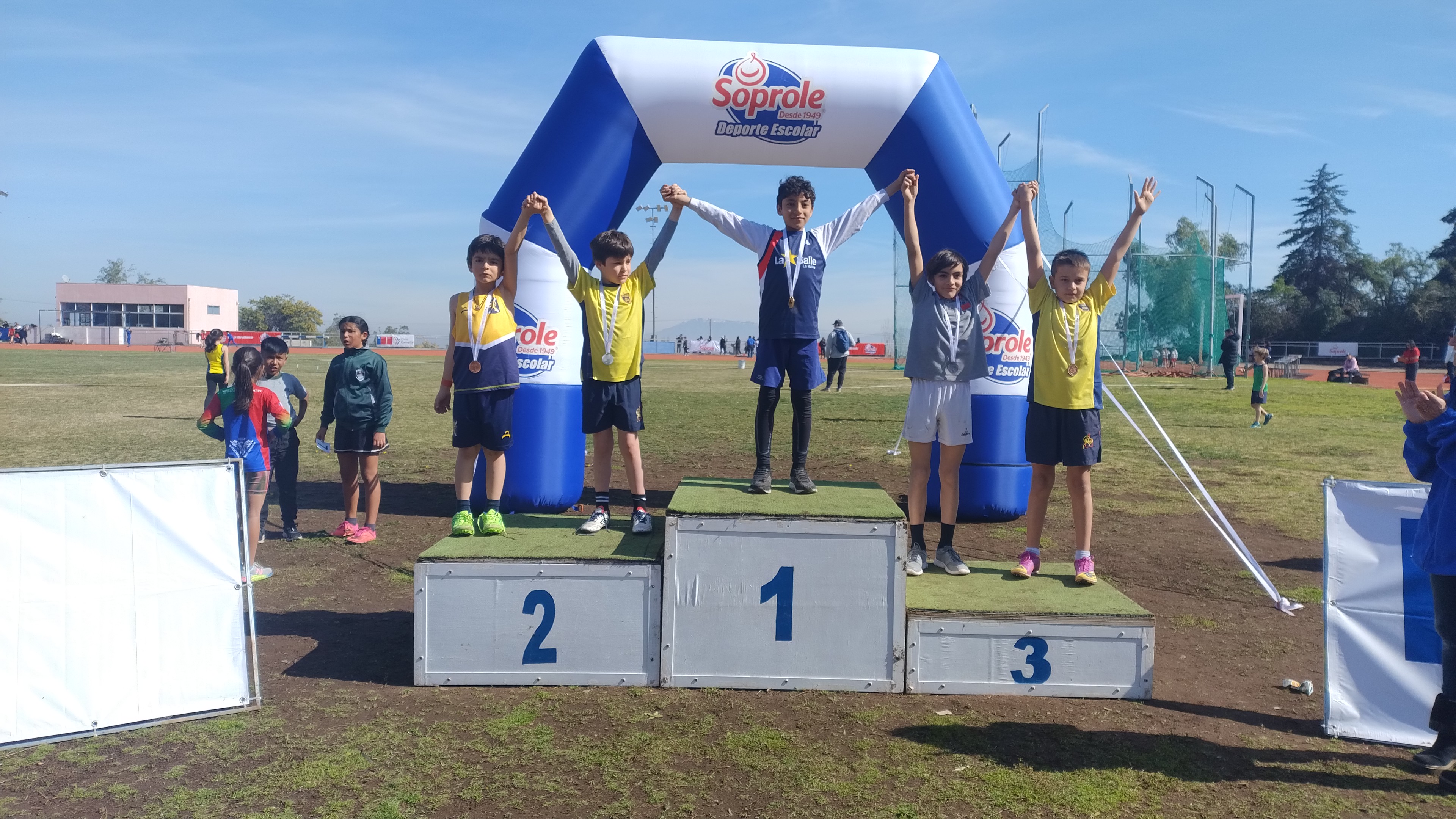 TALLERES: FELICITAMOS A NUESTRO N°1 EN EL RANKING DE ATLETISMO ESCOLAR Y A LA MEJOR JUGADORA DEL PARTIDO DE VÓLEIBOL TORNEO SOPROLE UC