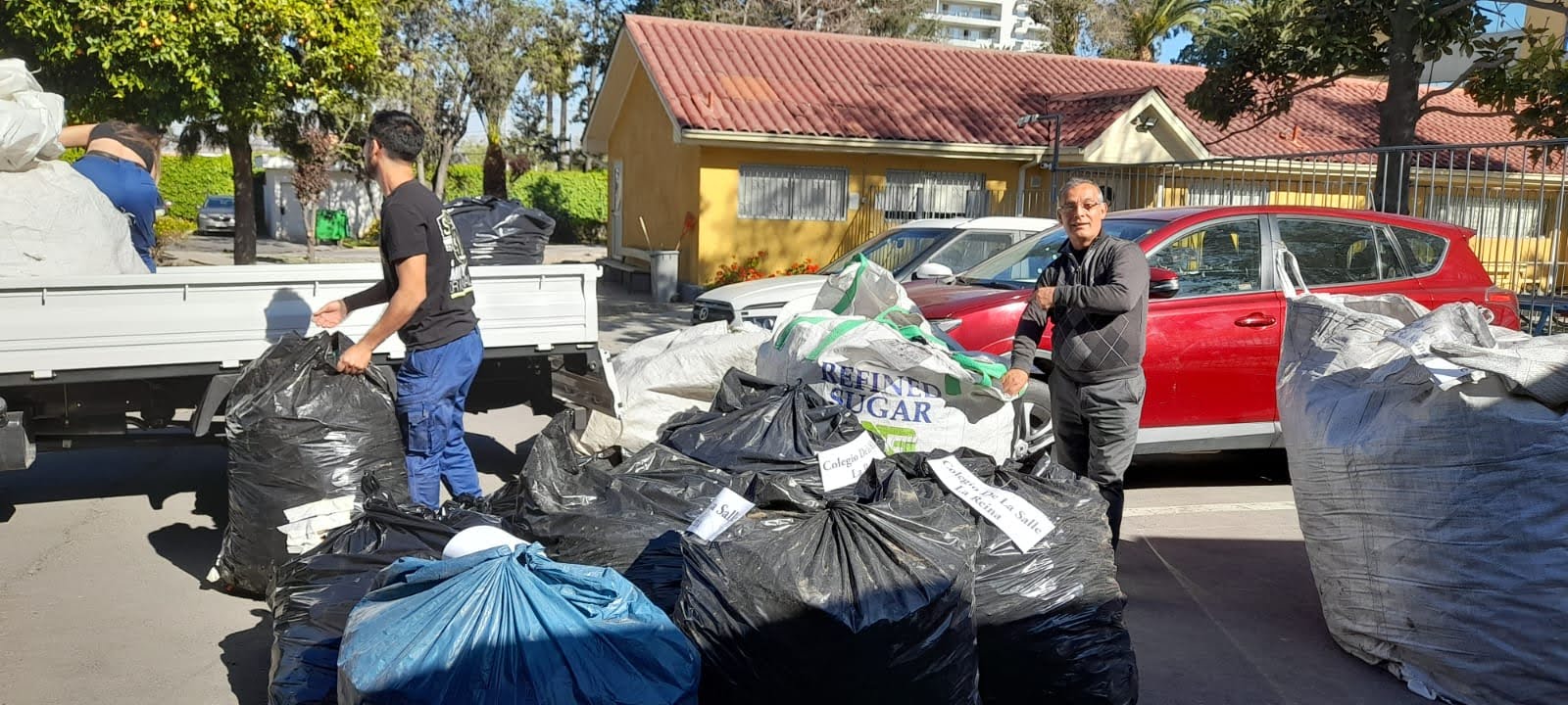 ¡SE REUNIERON 246 KILOS DE LATAS!