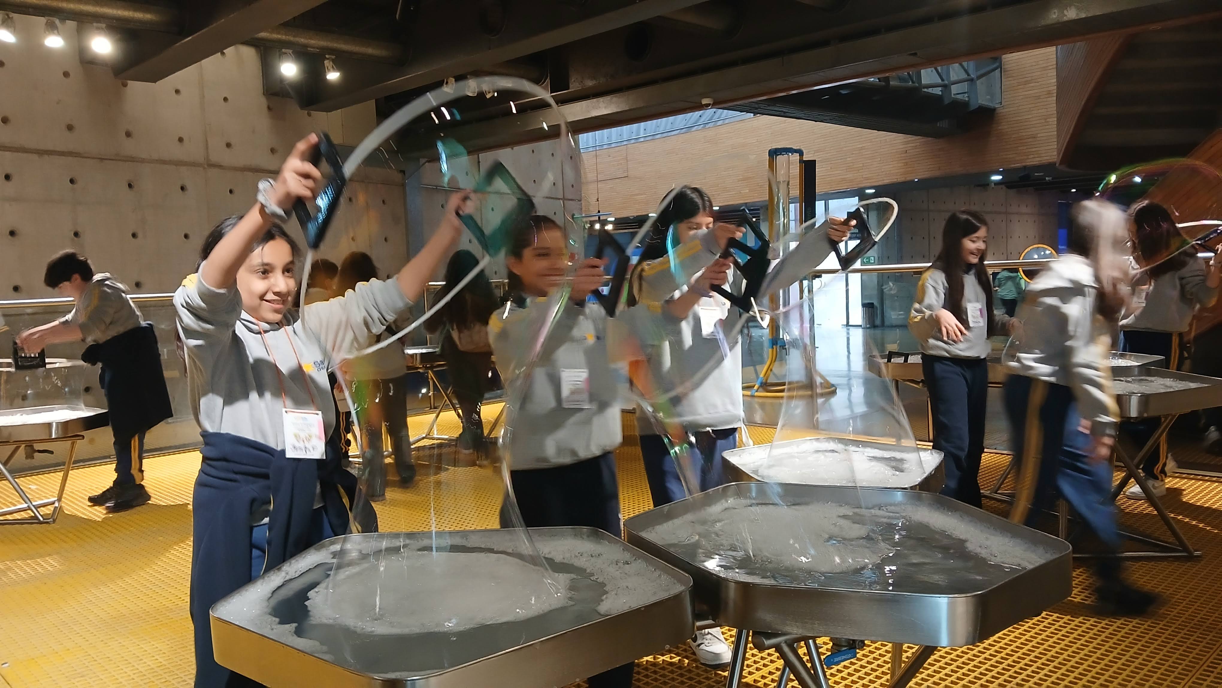 NUESTROS 5° BÁSICOS VISITAN EL MUSEO INTERACTIVO MIRADOR